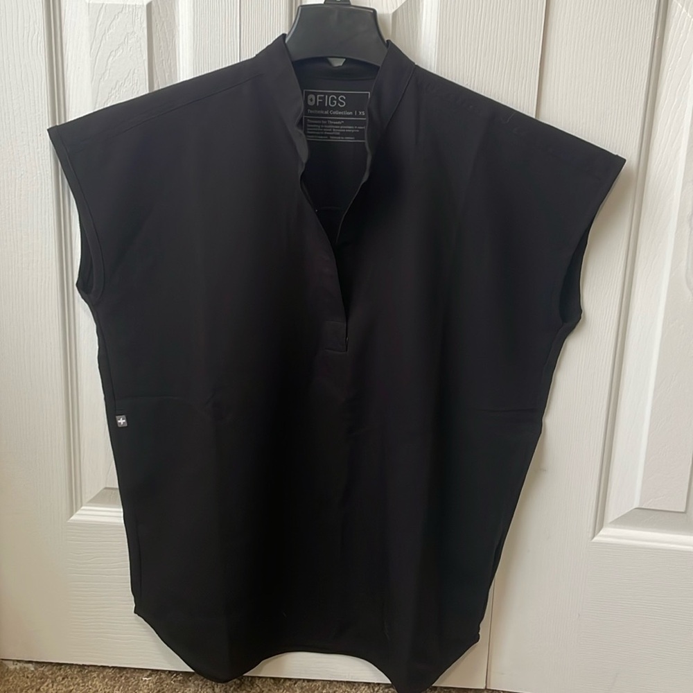 FIGS xs Rafaela scrub top NWT